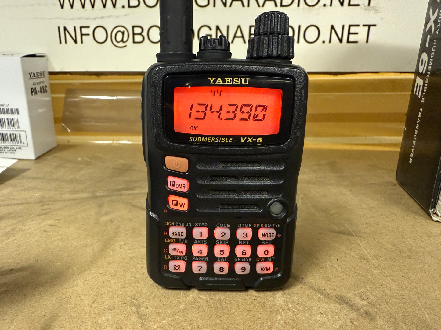 Yaesu VX 6E pari al nuovo full set