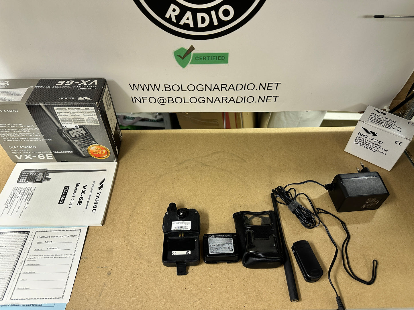 Yaesu VX6E perfetto con accessori espanso