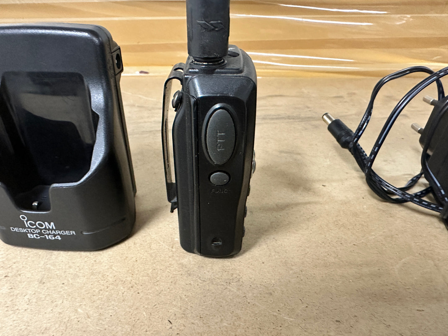 Icom IC-E7 + BC164