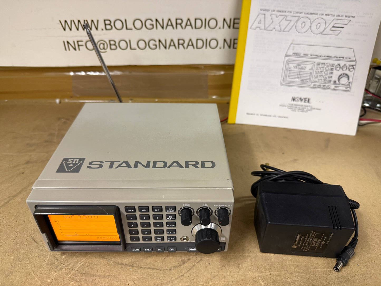 Standard AX 700 ricevitore scanner 50-905 MHz