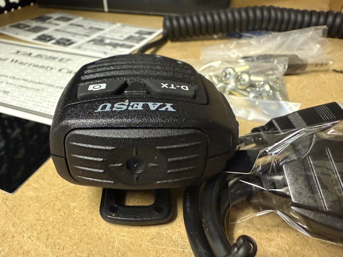 Yaesu FTM 400 XDR/DE + MH85 + BU2 + pari al nuovo