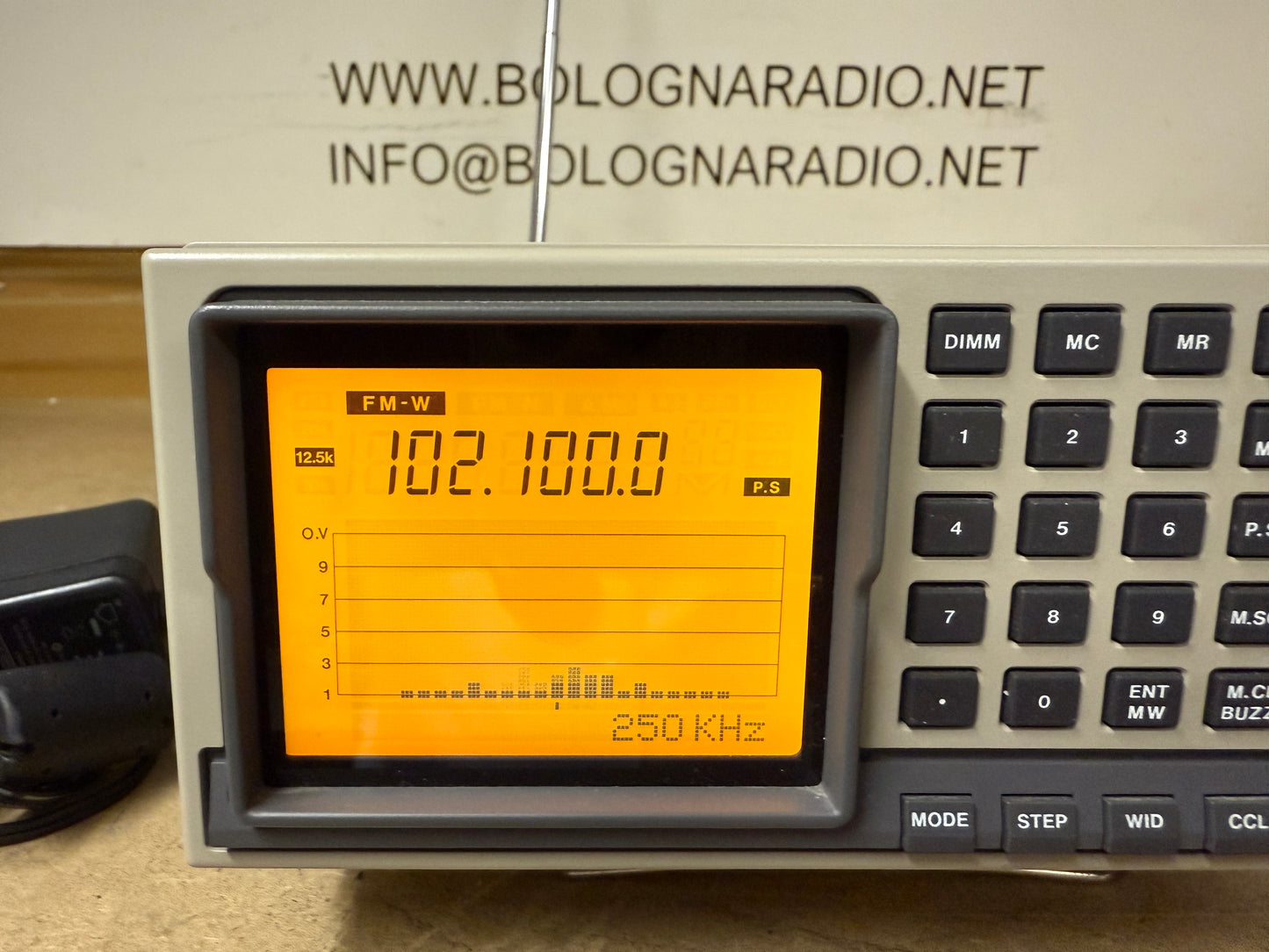 Standard AX 700 ricevitore scanner 50-905 MHz perfetto