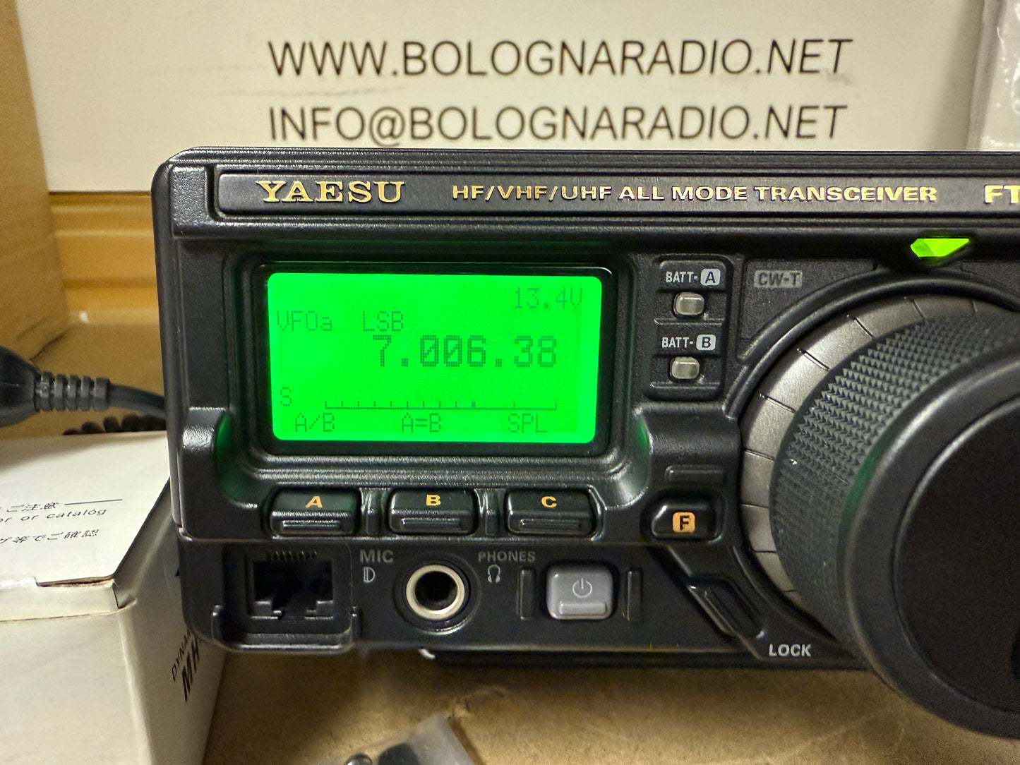 Yaesu FT 897D Banda espansa imballo originale