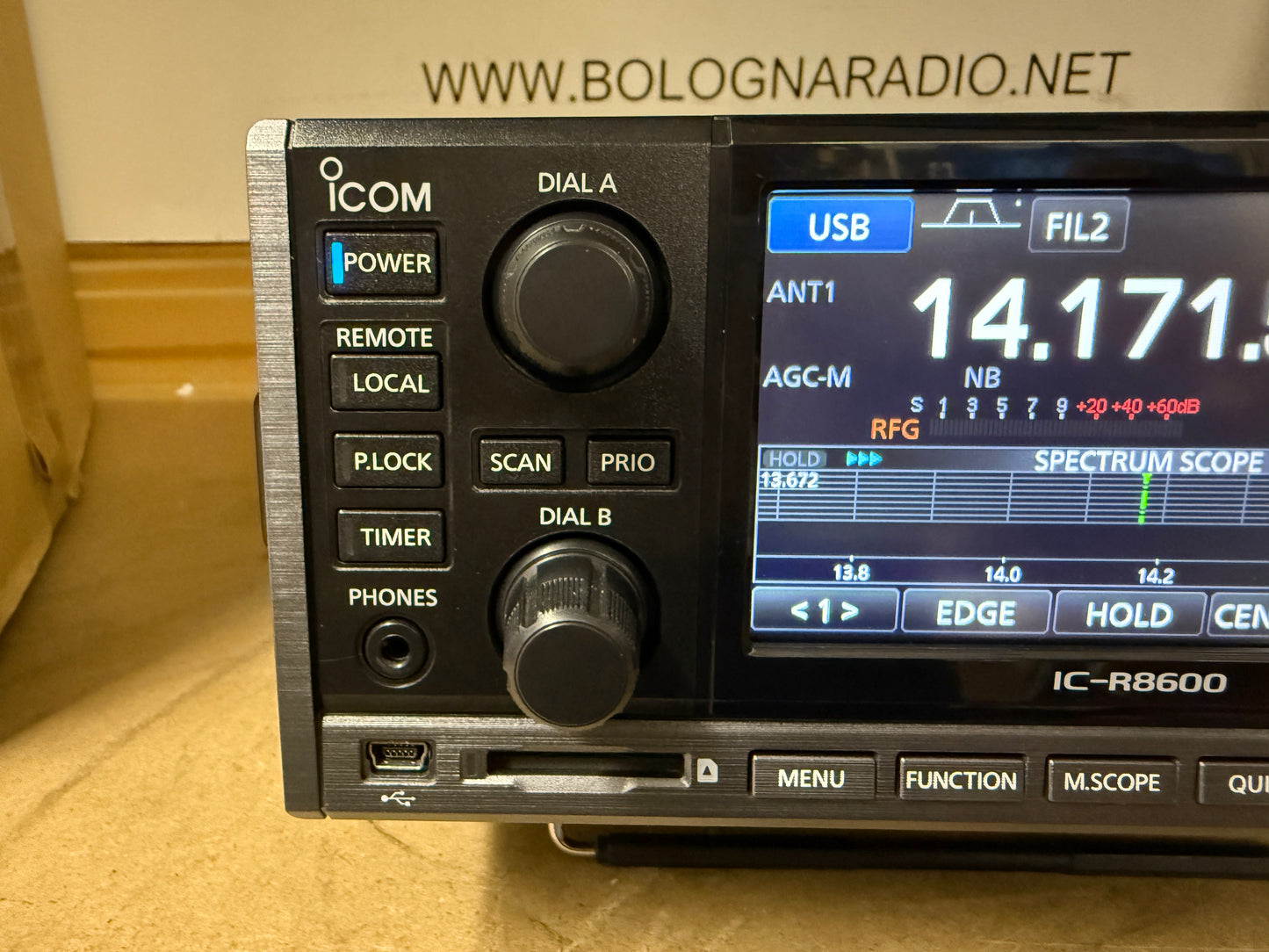 Icom icr 8600 + alimentatore + maniglia garanzia 12 mesi rx 0.01-3000 MHz all-mode