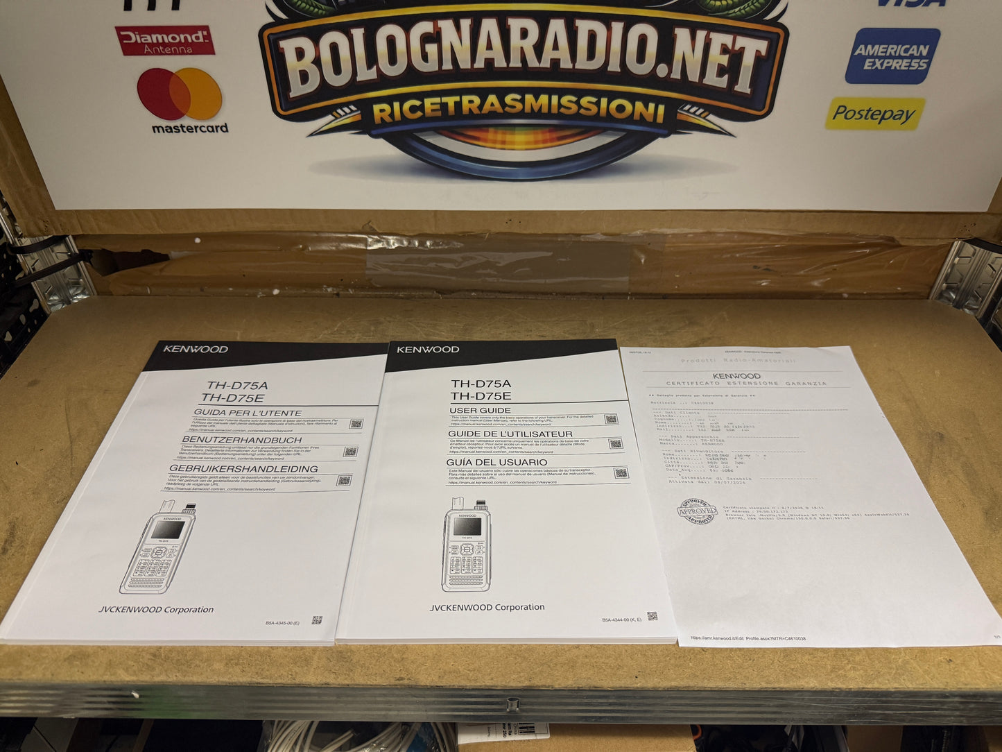 Kenwood TH-D 75 nuovo garanzia ufficiale fino al 07-2030 + accessori