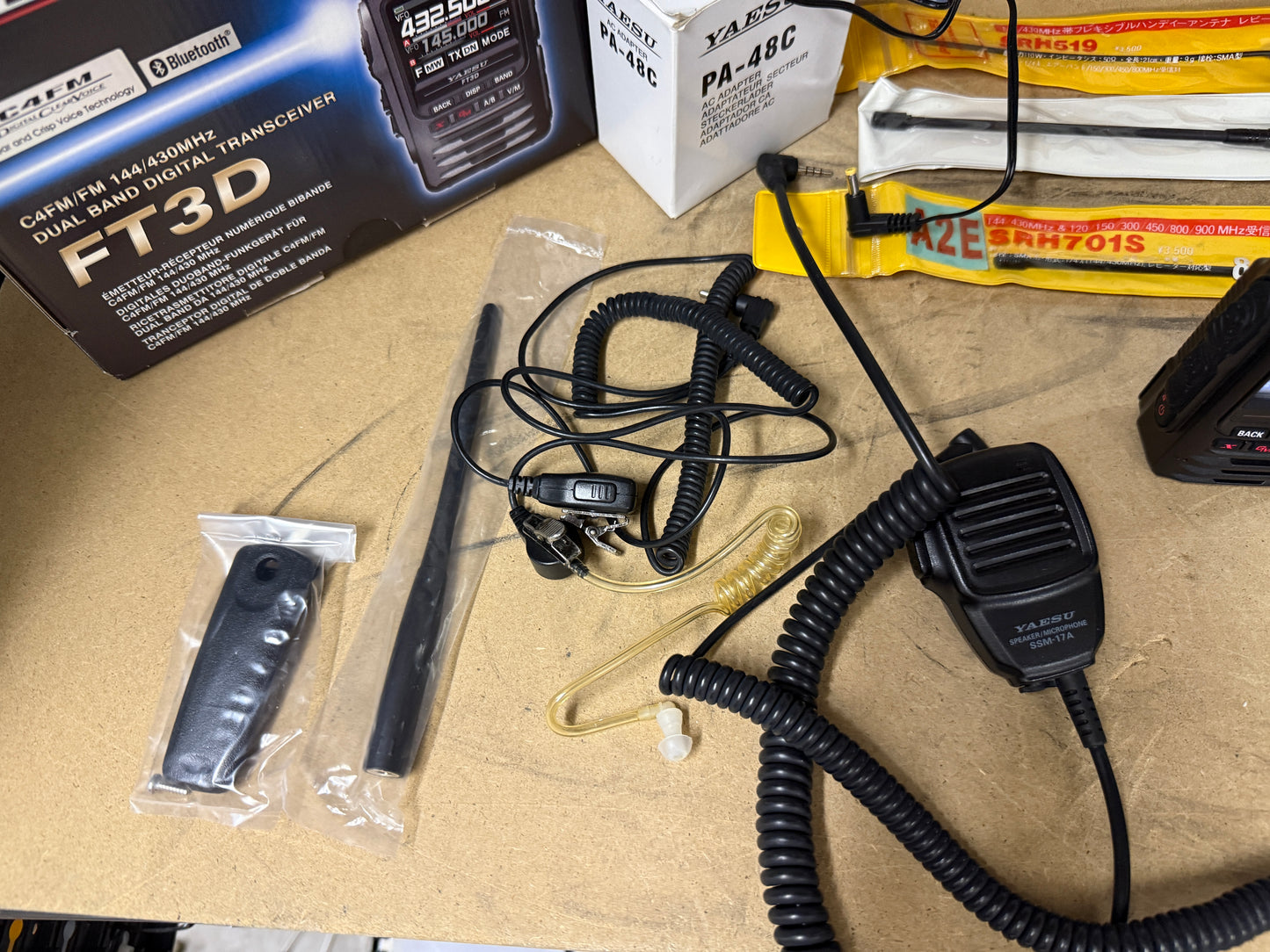 A1 Yaesu FT 3 D pari al nuovo + Accessori