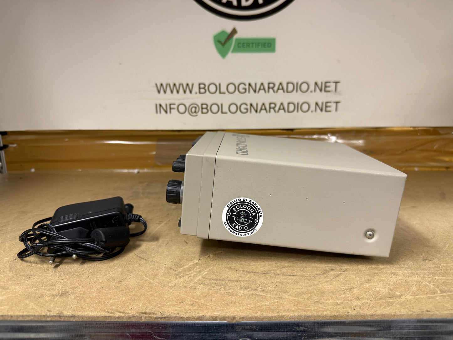 Standard AX 700 ricevitore scanner 50-905 MHz perfetto