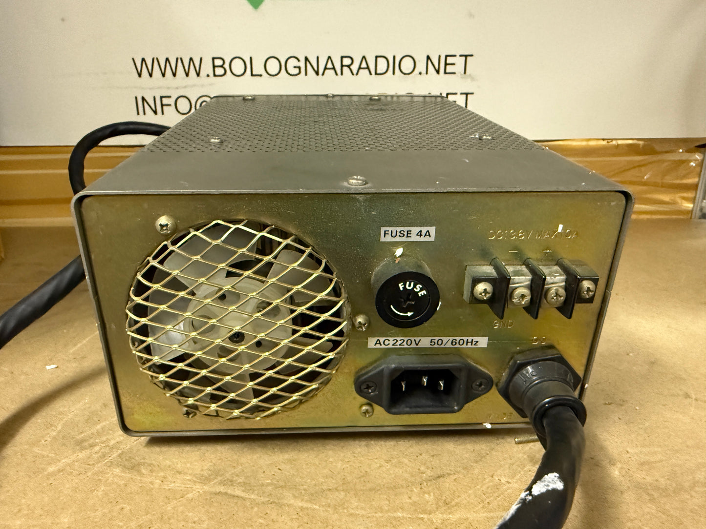 Kenwood PS 430 alimentatore di linea 20 A.