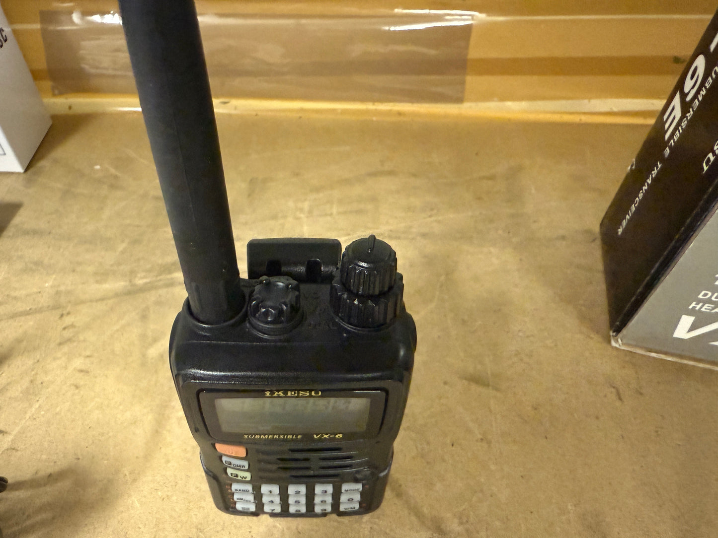 Yaesu VX 6E pari al nuovo full set