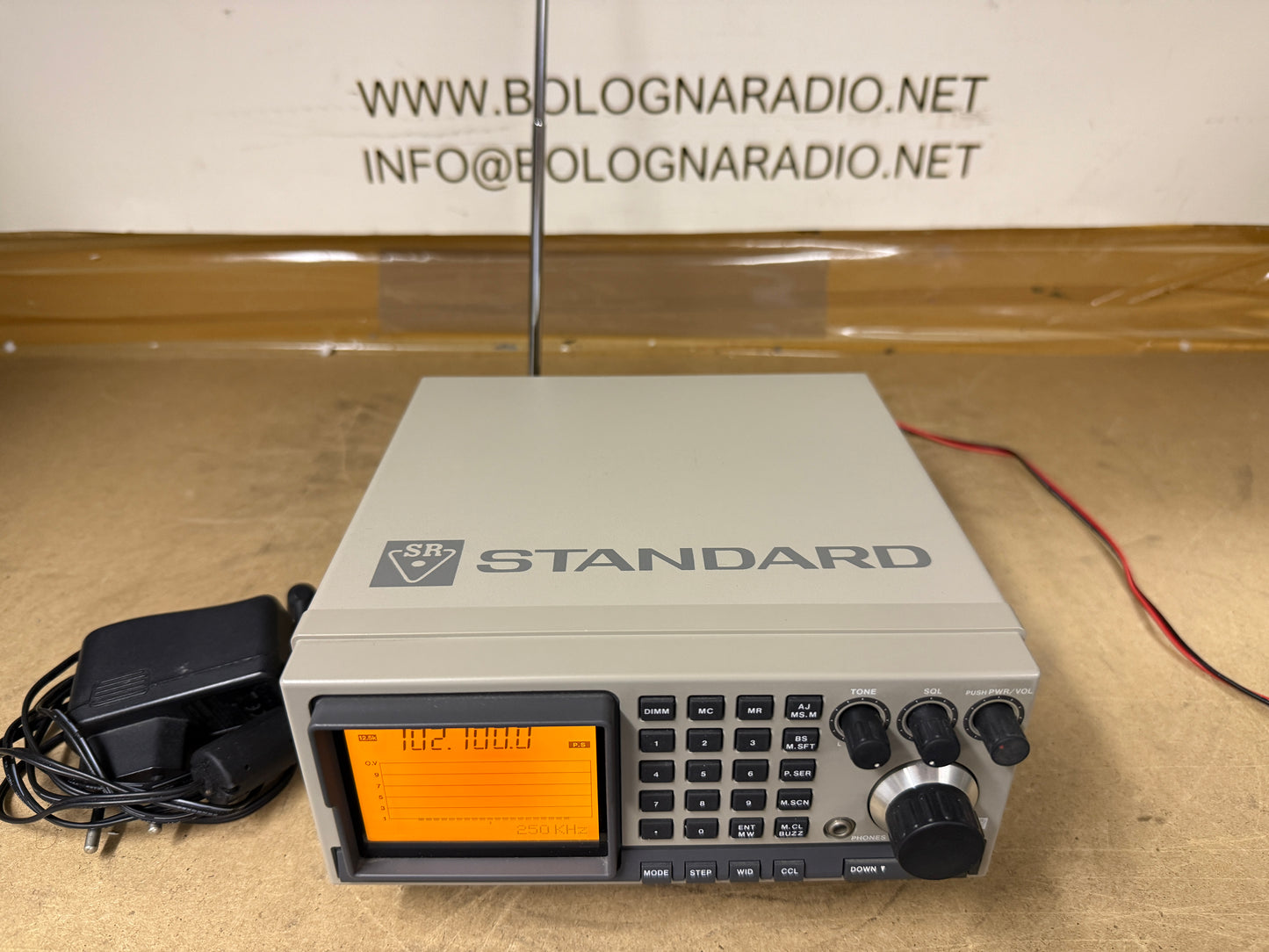 Standard AX 700 ricevitore scanner 50-905 MHz perfetto