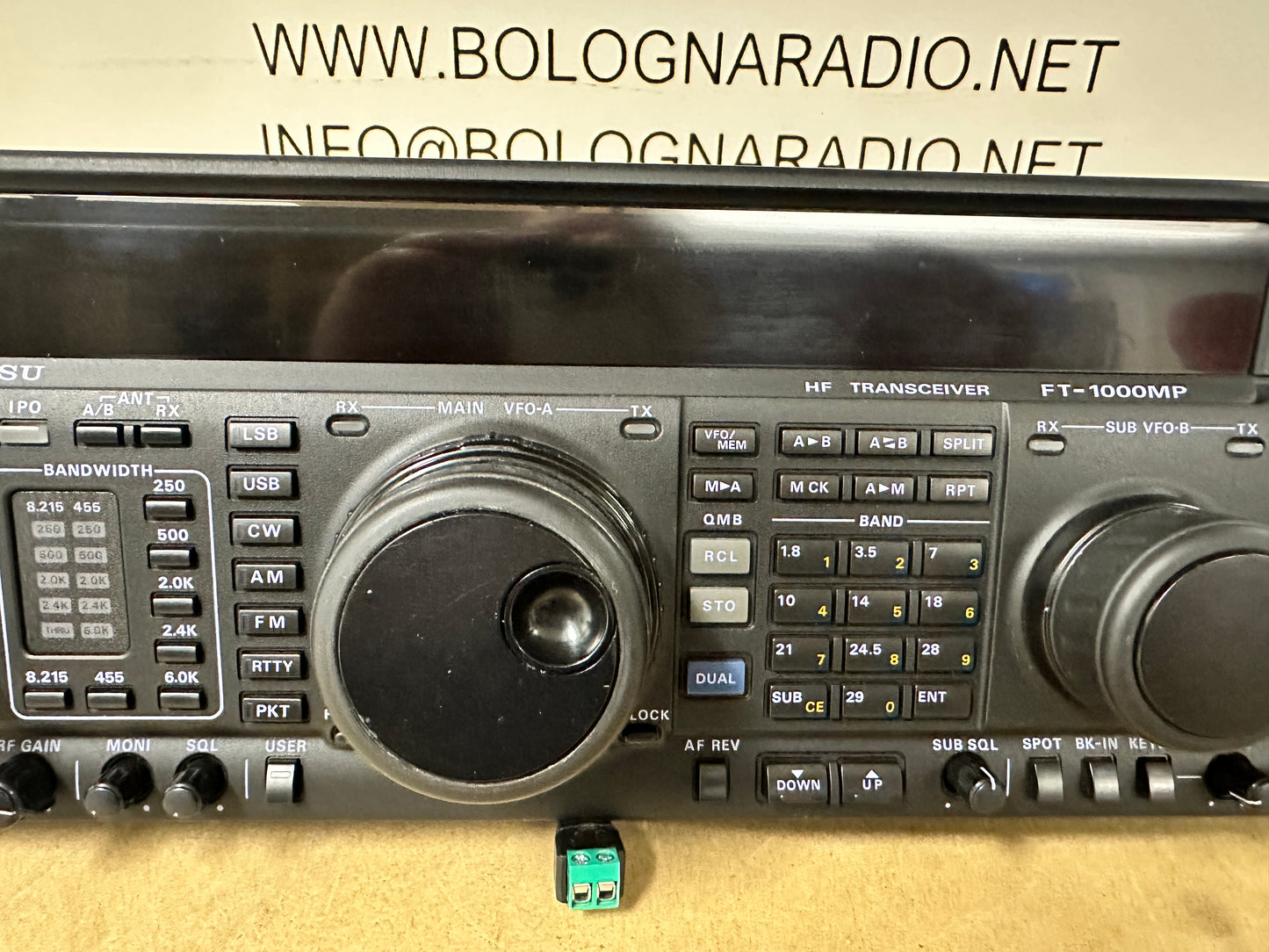 Yaesu FT 1000 frontale completo