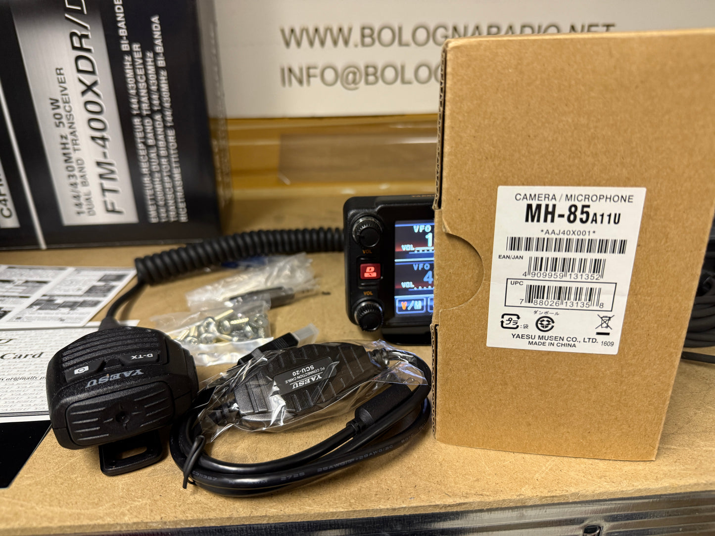 Yaesu FTM 400 XDR/DE + MH85 + BU2 + pari al nuovo