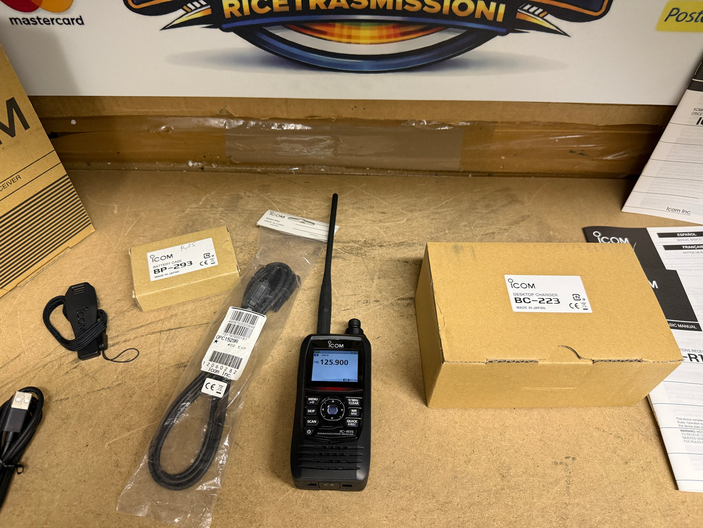 Icom ic r15 + bc223 + bp293 + opc1529r pari al nuovo full set