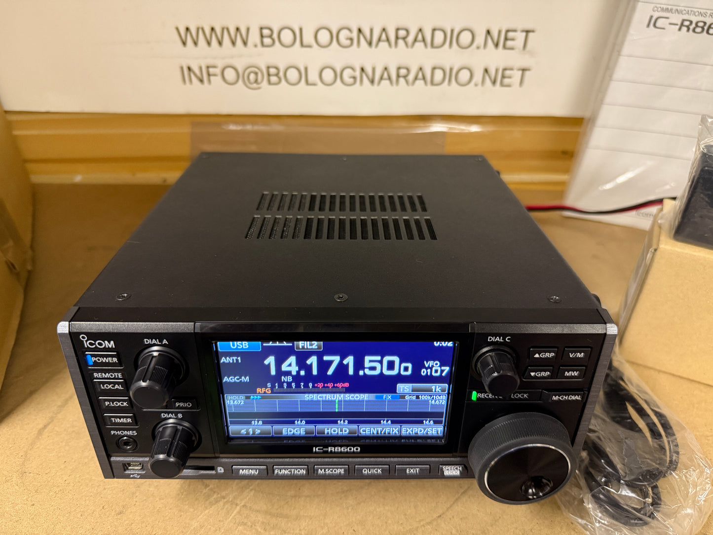 Icom icr 8600 + alimentatore + maniglia garanzia 12 mesi rx 0.01-3000 MHz all-mode