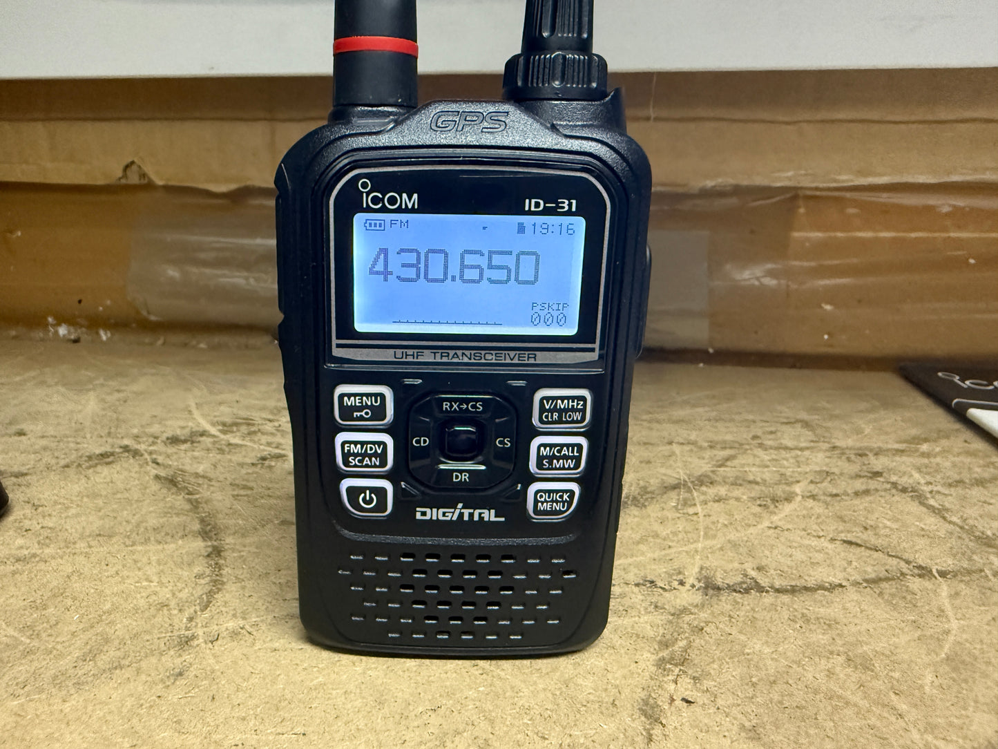 Icom ID 31 E plus + BC202 full set pari al nuovo Garanzia 12 Mesi