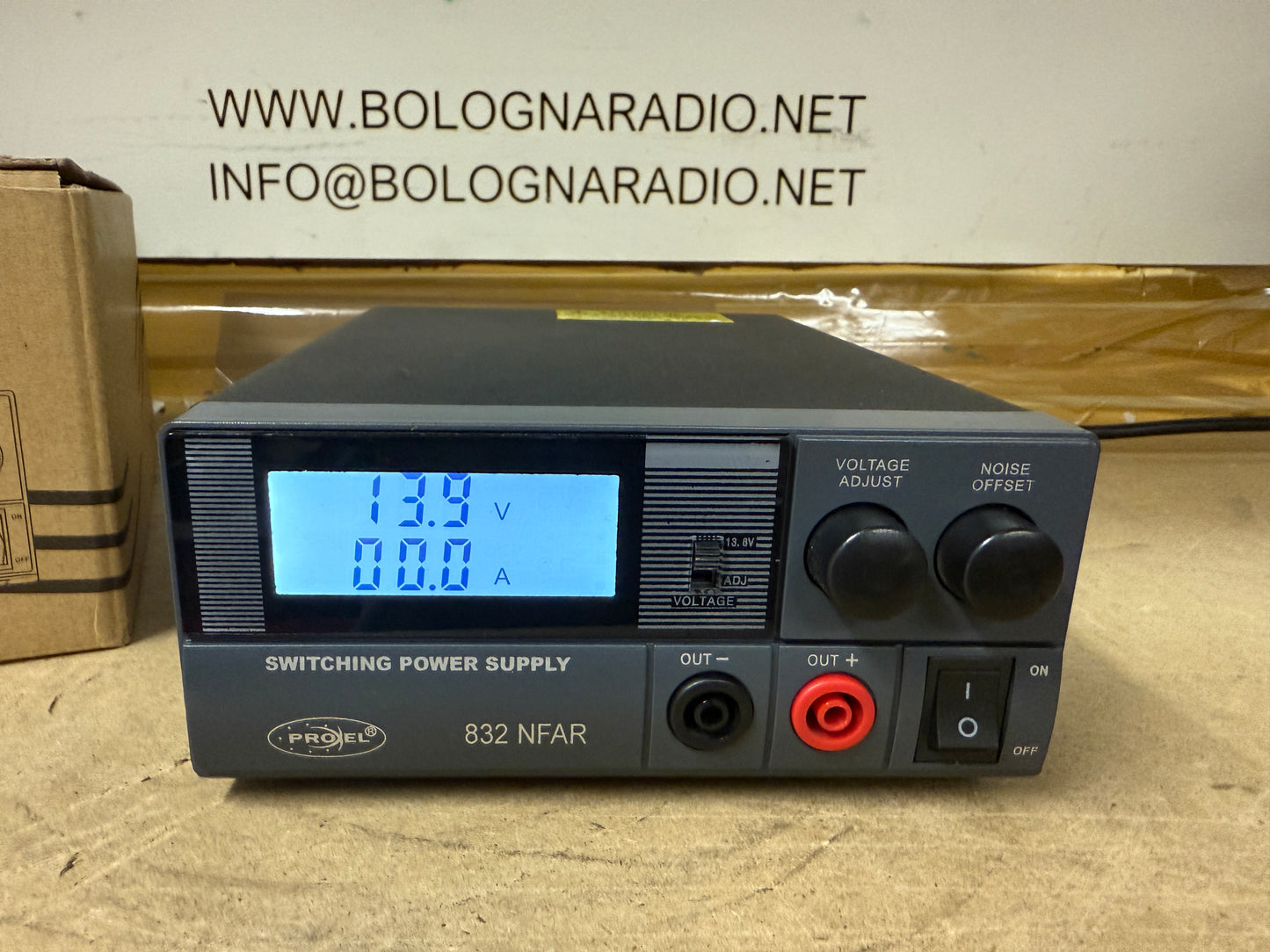 PROXEL 832NFAR ALIMENTATORE SWITCHING DIGITALE 32Amp.