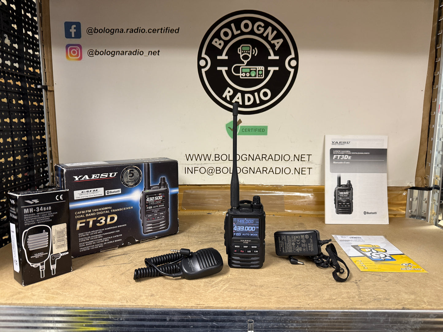 Yaesu FT 3 D Full Set + mike MH 34