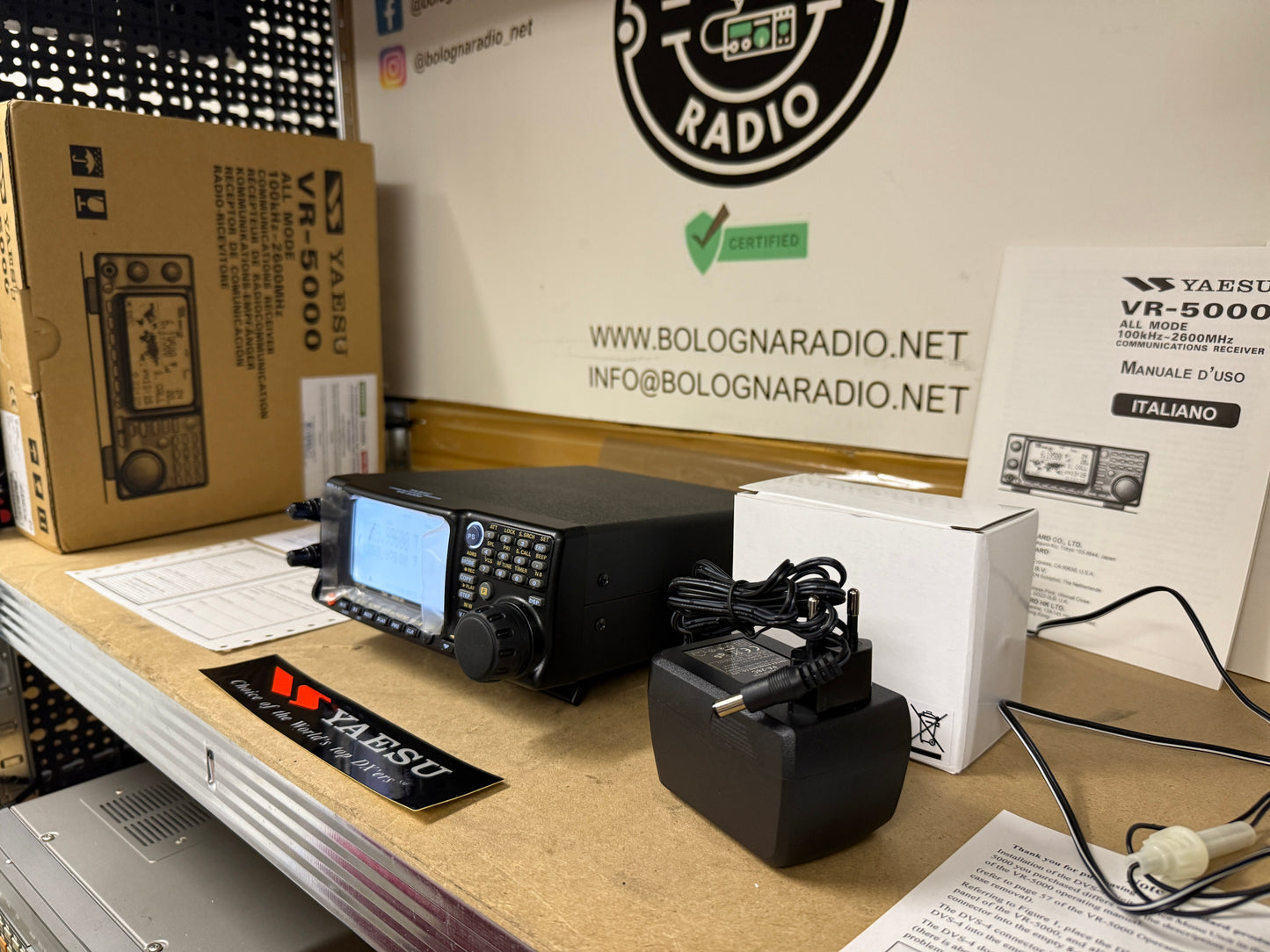 Yaesu VR 5000 nuovo con pellicole full set 0 ~ 2600 MHz garanzia 12 mesi