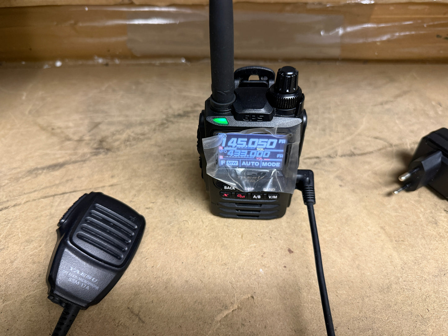Yaesu FT 3D + SSM-17A pari al nuovo full set Garanzia 12 Mesi
