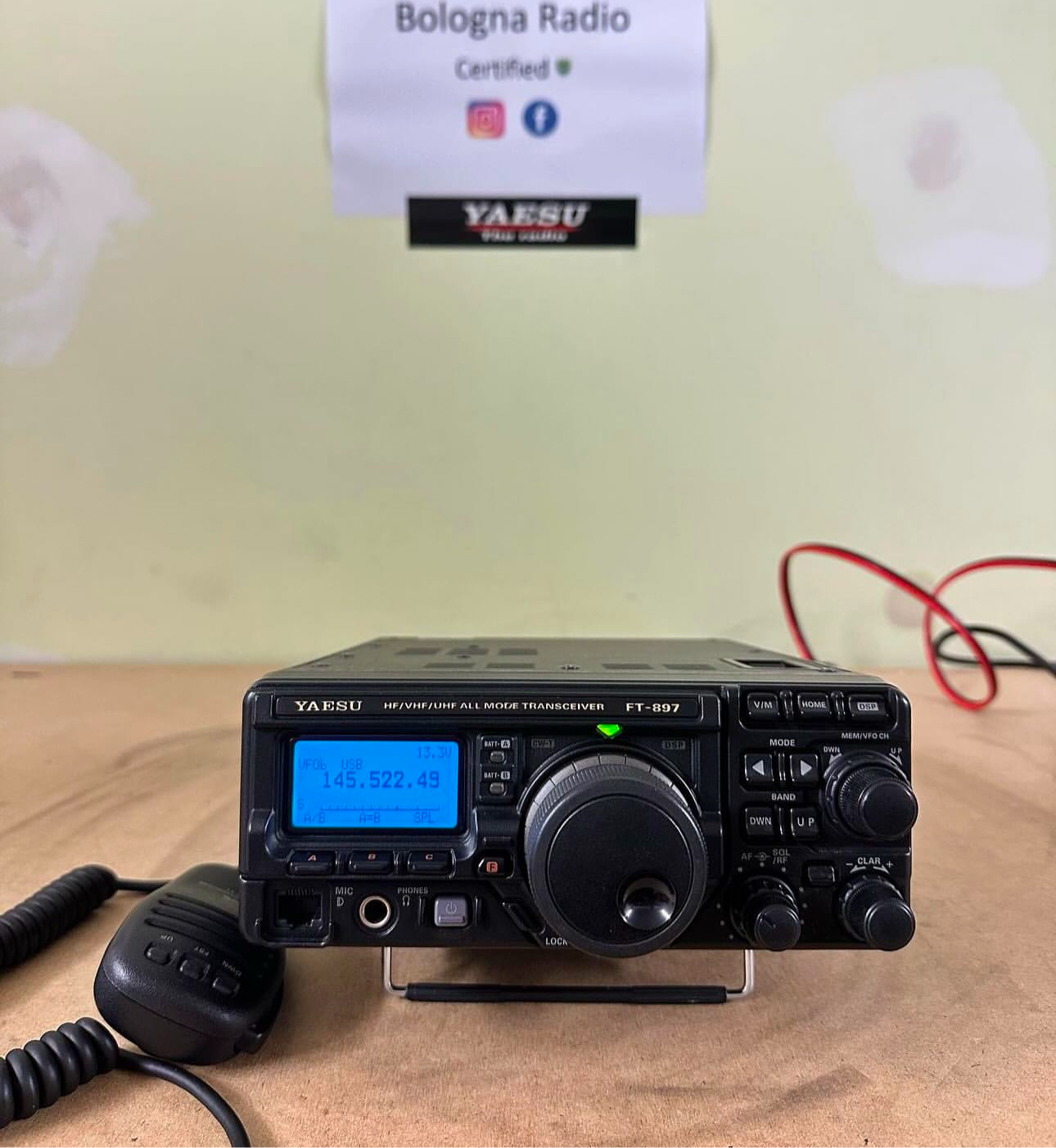Yaesu FT 897 radio perfettamente funzionante. Banda espansa