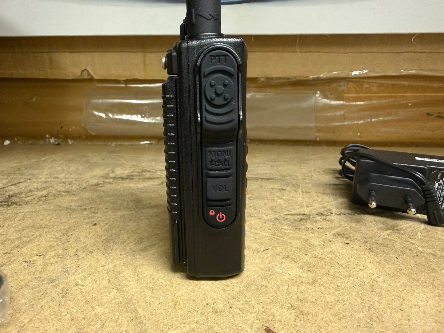 YAESU FT-70DE + mike SSM 17A pari al nuovo Garanzia Ufficiale