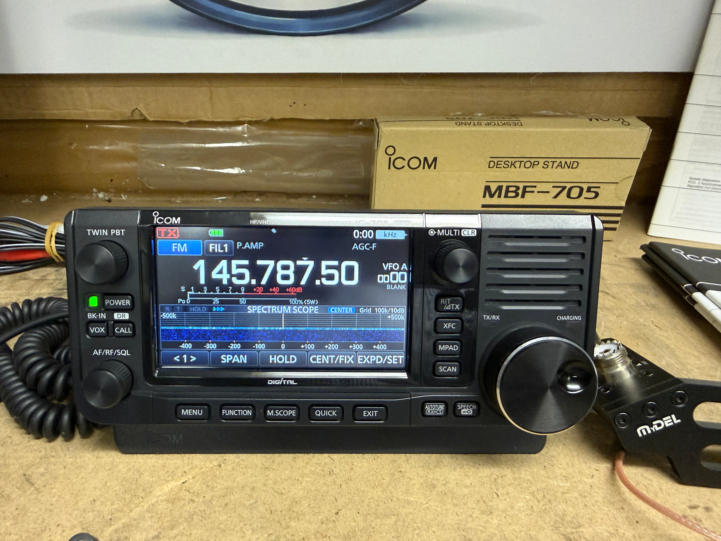 A-1 Icom ic 705 + MBF 705 +  Garanzia 12 mesi pari al nuovo full set