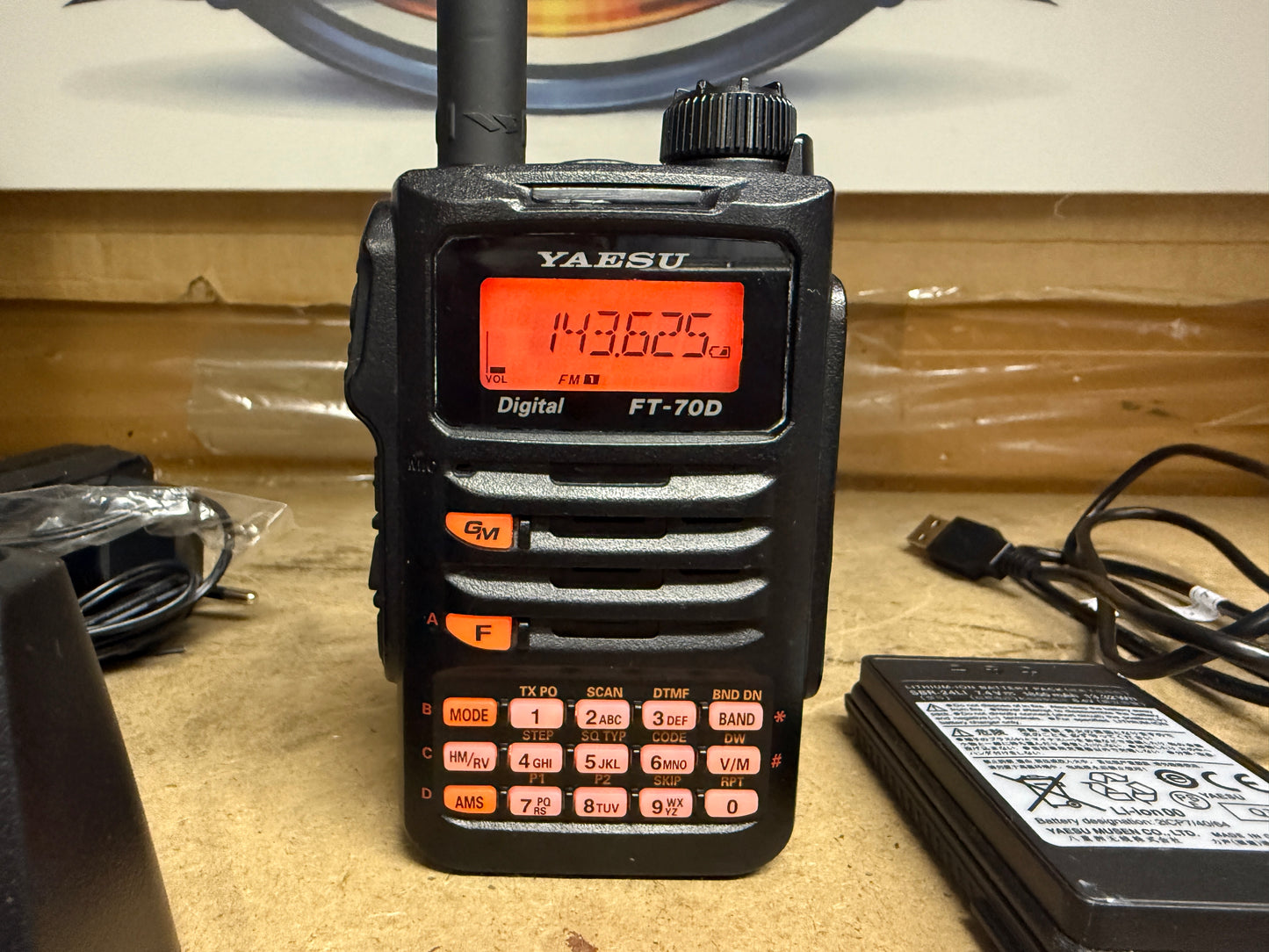YAESU FT-70DE + 2 batterie + mike SSM 57A