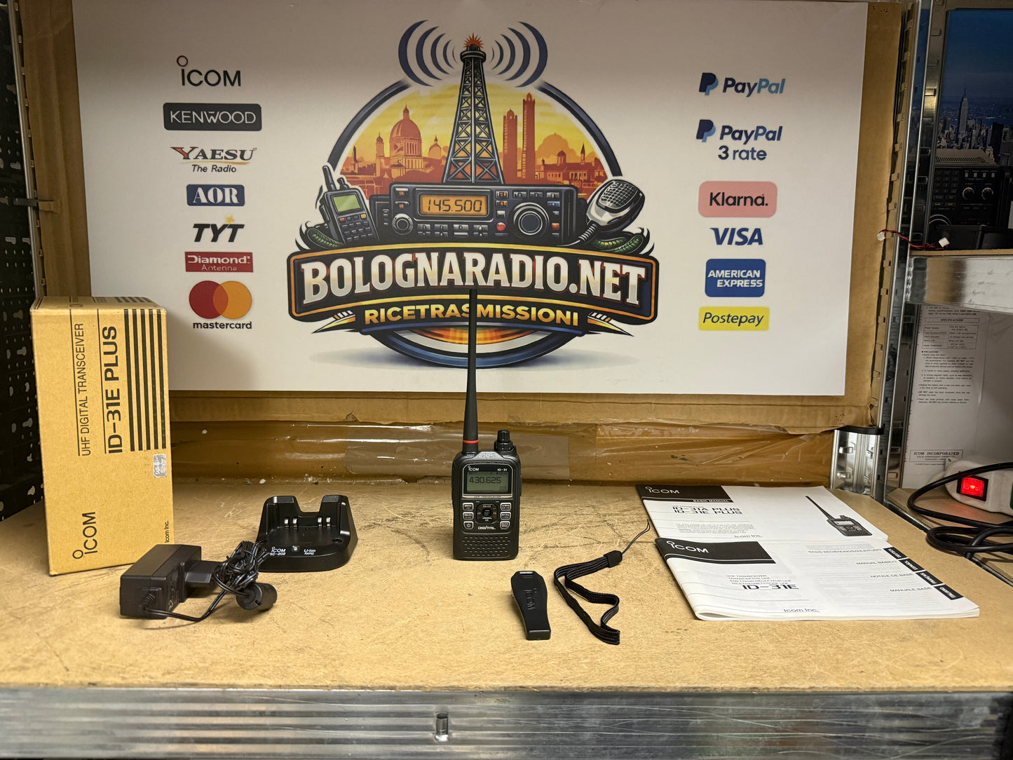 Icom ID 31 E plus + BC202 full set pari al nuovo Garanzia 12 Mesi