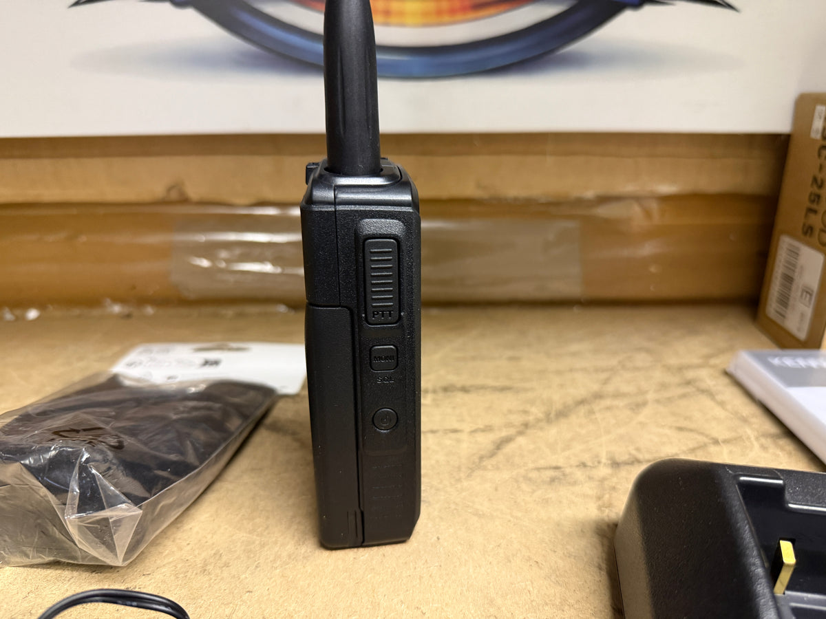 A-1 Kenwood TH-D 75 pari al nuovo + accessori garanzia ufficiale fino al 02/2028