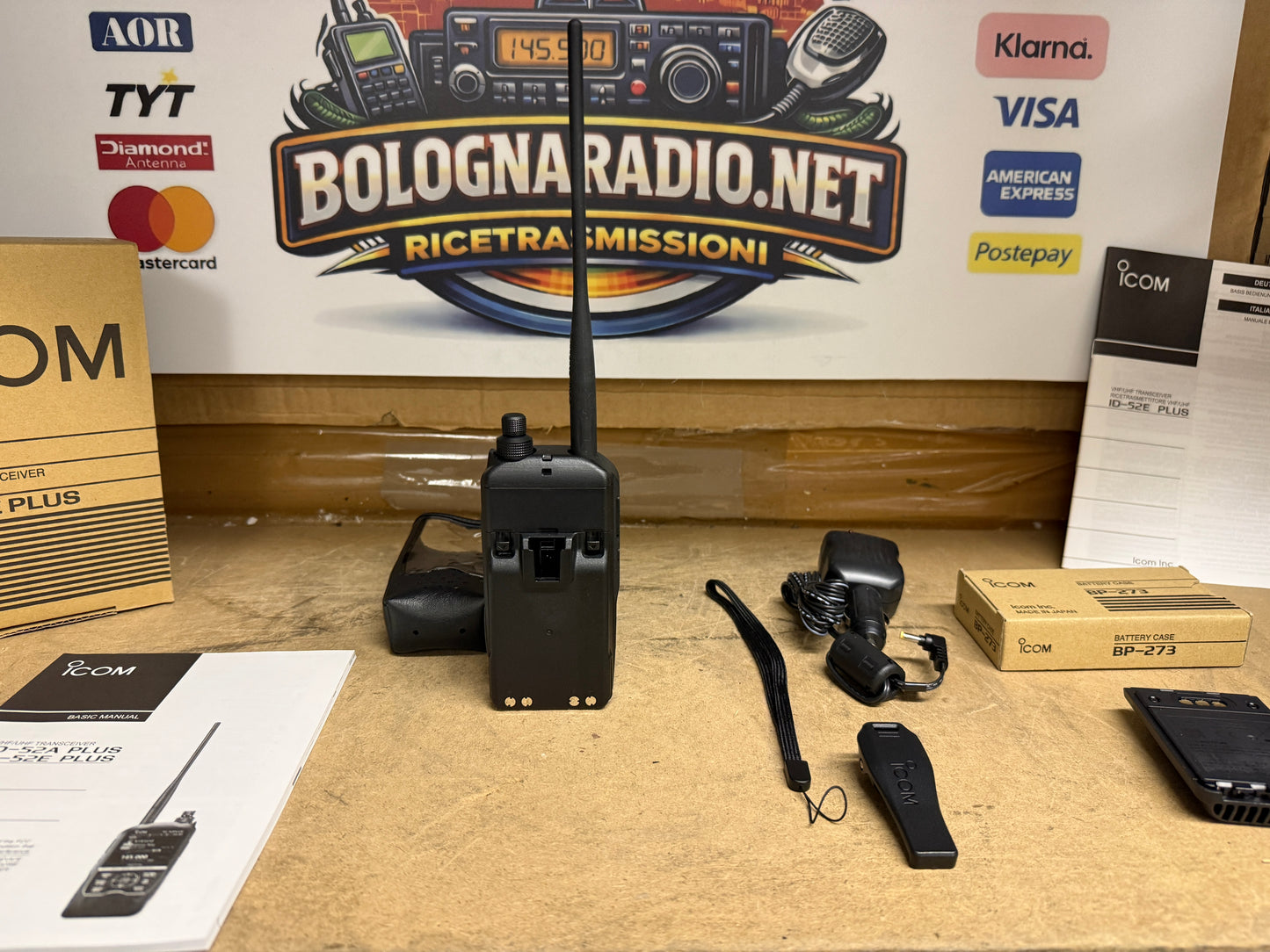 ICOM ID-52 Plus  Garanzia ufficiale fino al 02/2028 + accessori