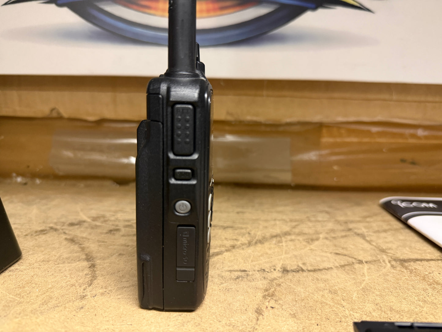 Icom ID 51 E + 2 Batterie + BC202 full set pari al nuovo Garanzia 12 Mesi