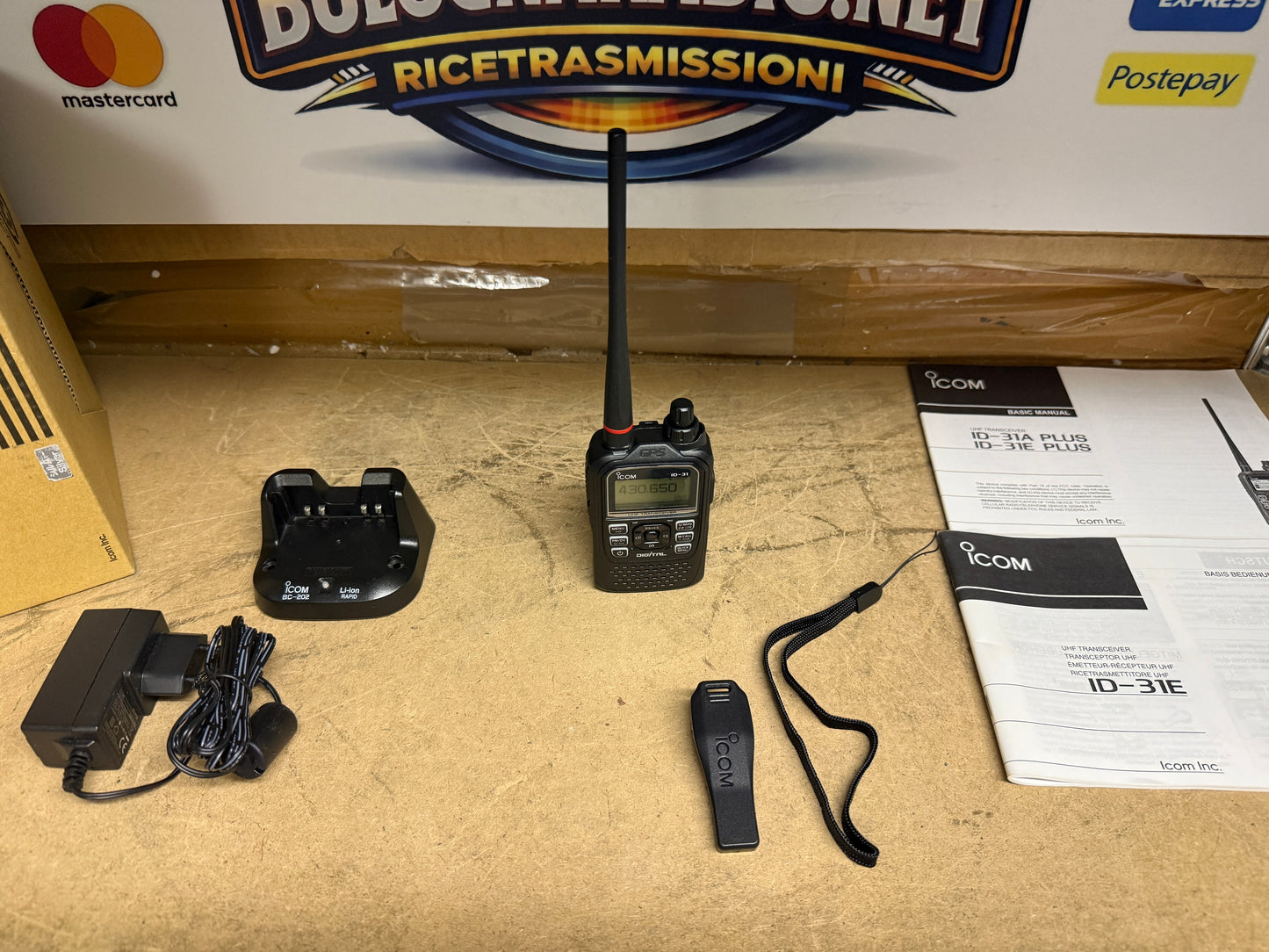 Icom ID 31 E plus + BC202 full set pari al nuovo Garanzia 12 Mesi