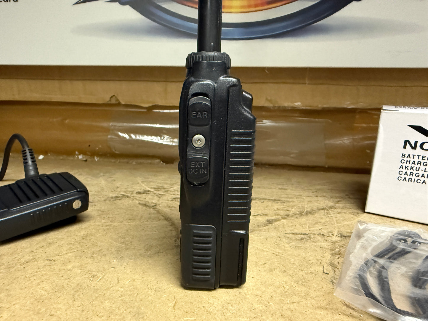 Yaesu VX8E  + MH74 Full Set Garanzia 12 Mesi