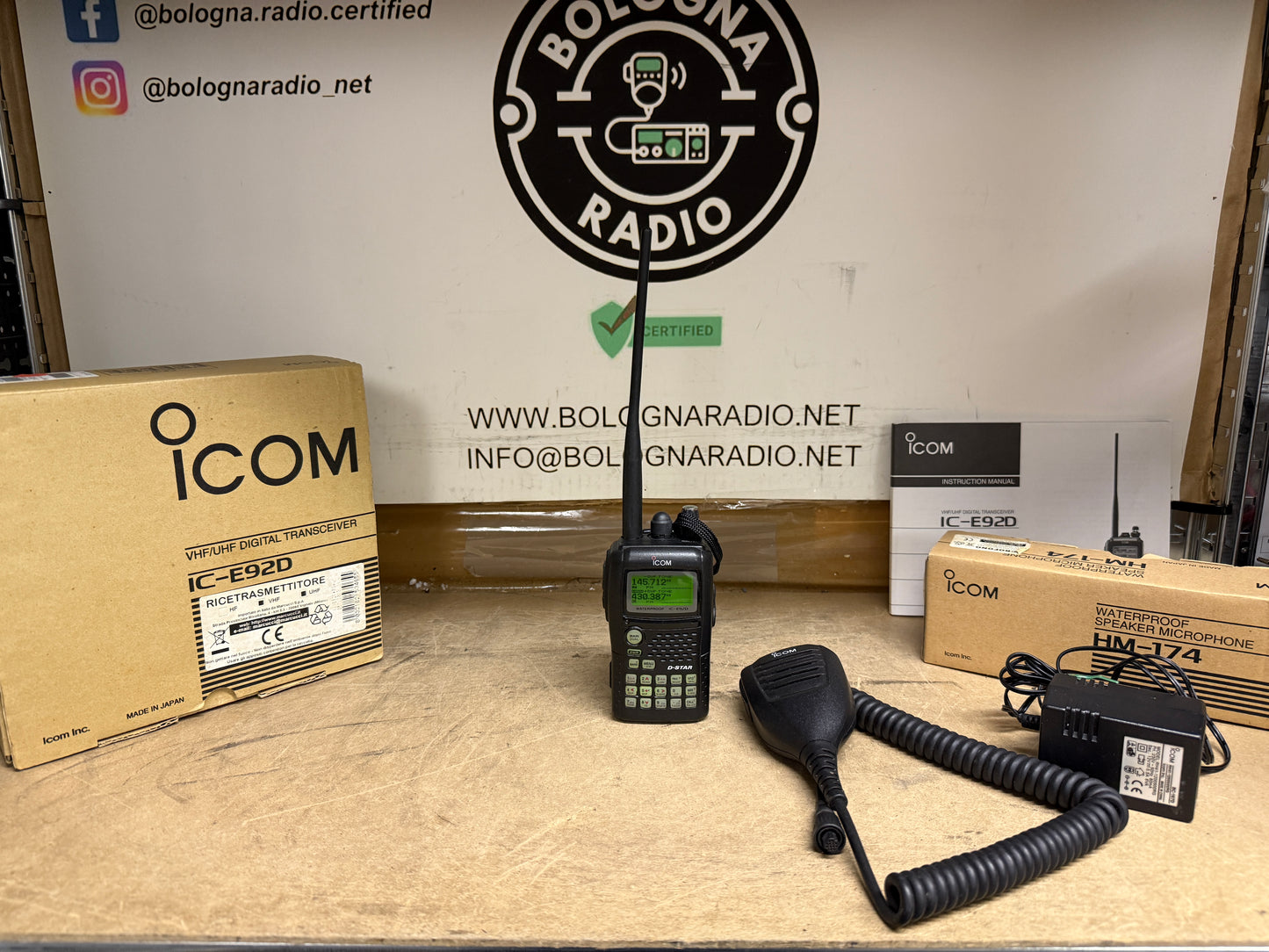 Icom IC-E92D + mike HM-174 perfetto garanzia 12 Mesi
