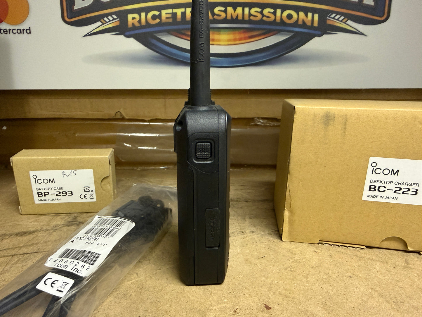 Icom ic r15 + bc223 + bp293 + opc1529r pari al nuovo full set