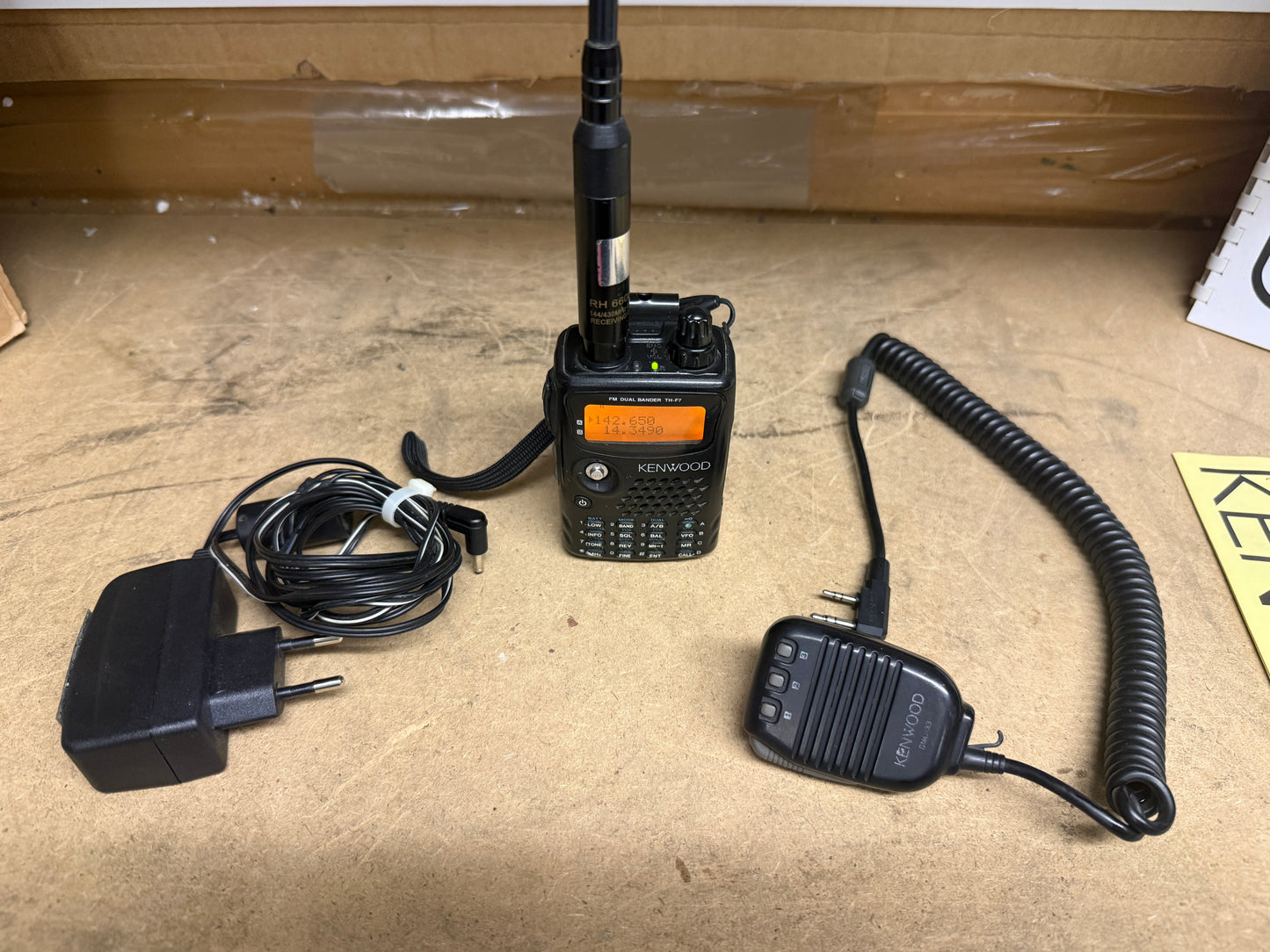 Kenwood TH-F7E + mike SMC 33 + imballo Garanzia 12 Mesi