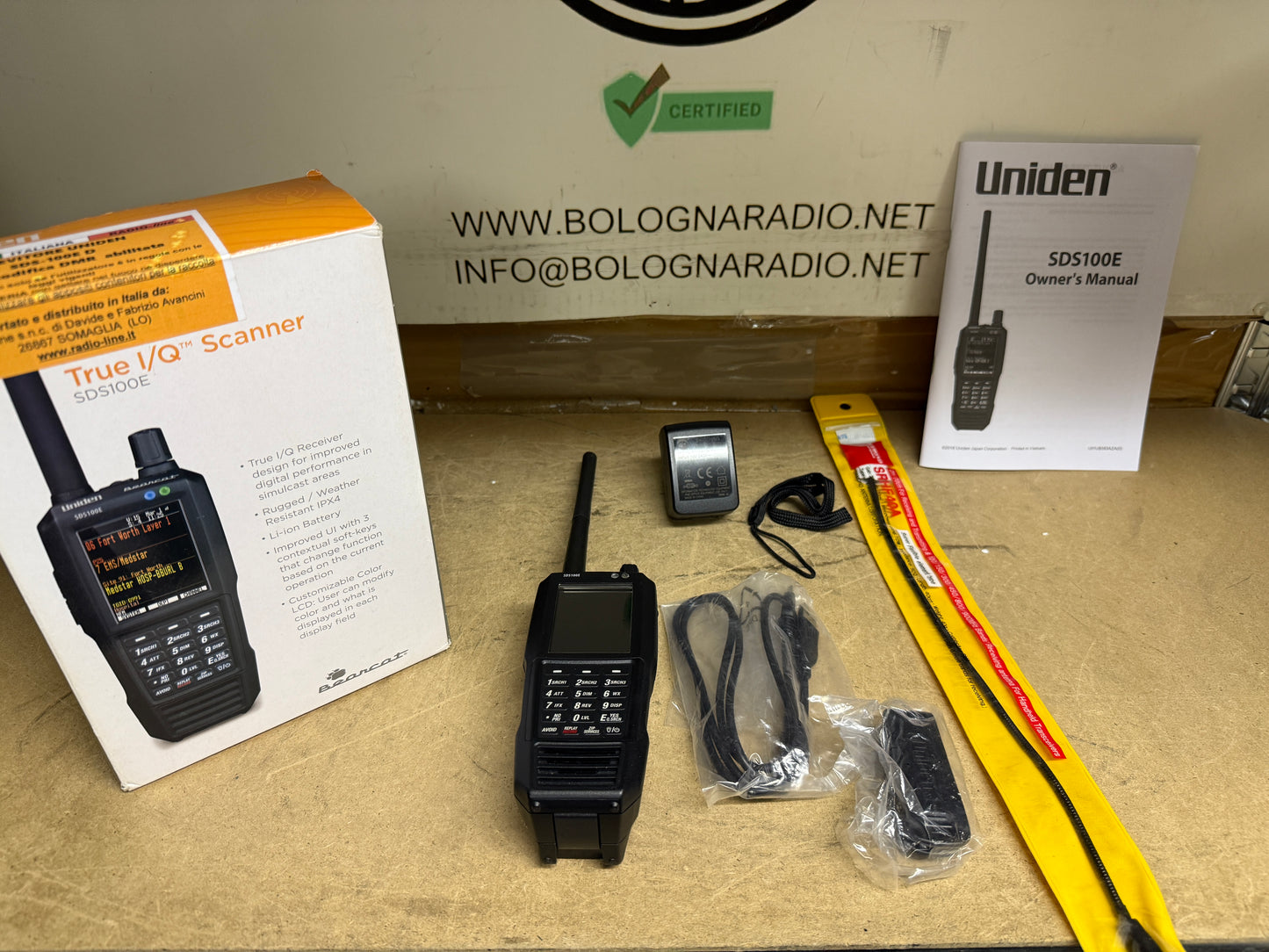 A-1 Uniden SDS 100E pari al nuovo Full Set