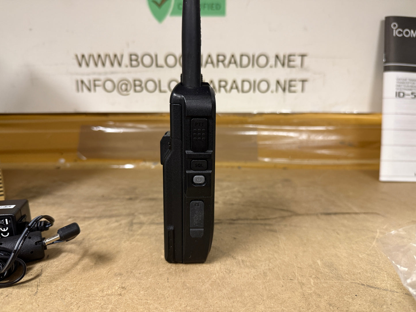 A1 Icom ID 52e pari al nuovo 08/2025 Garanzia Ufficiale