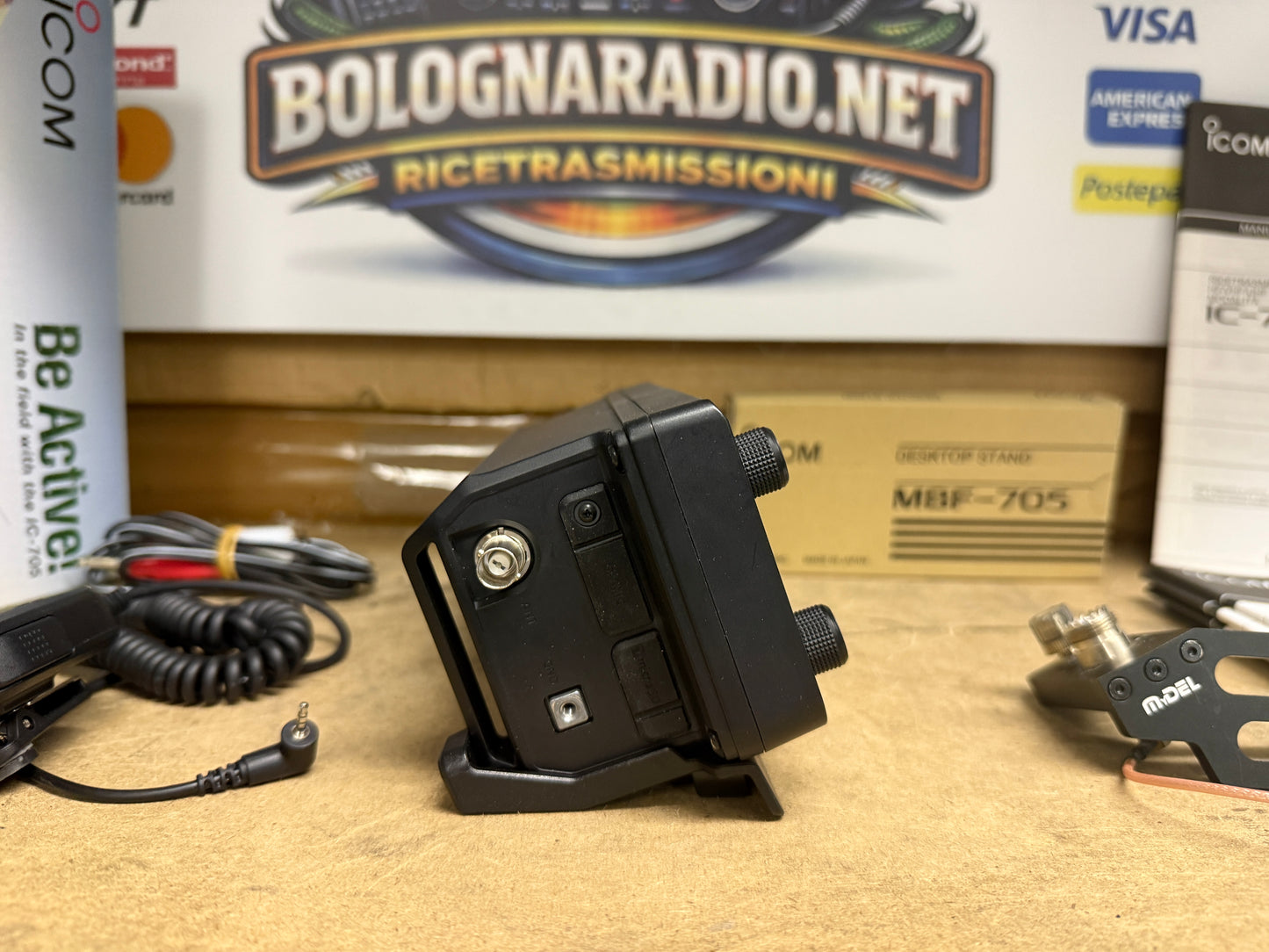 A-1 Icom ic 705 + MBF 705 +  Garanzia 12 mesi pari al nuovo full set