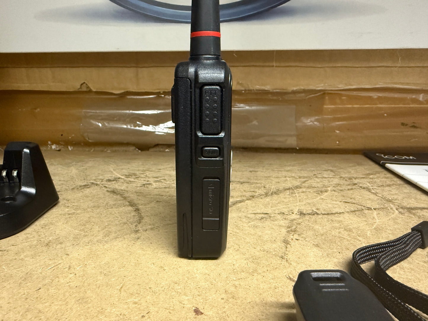 Icom ID 31 E plus + BC202 full set pari al nuovo Garanzia 12 Mesi