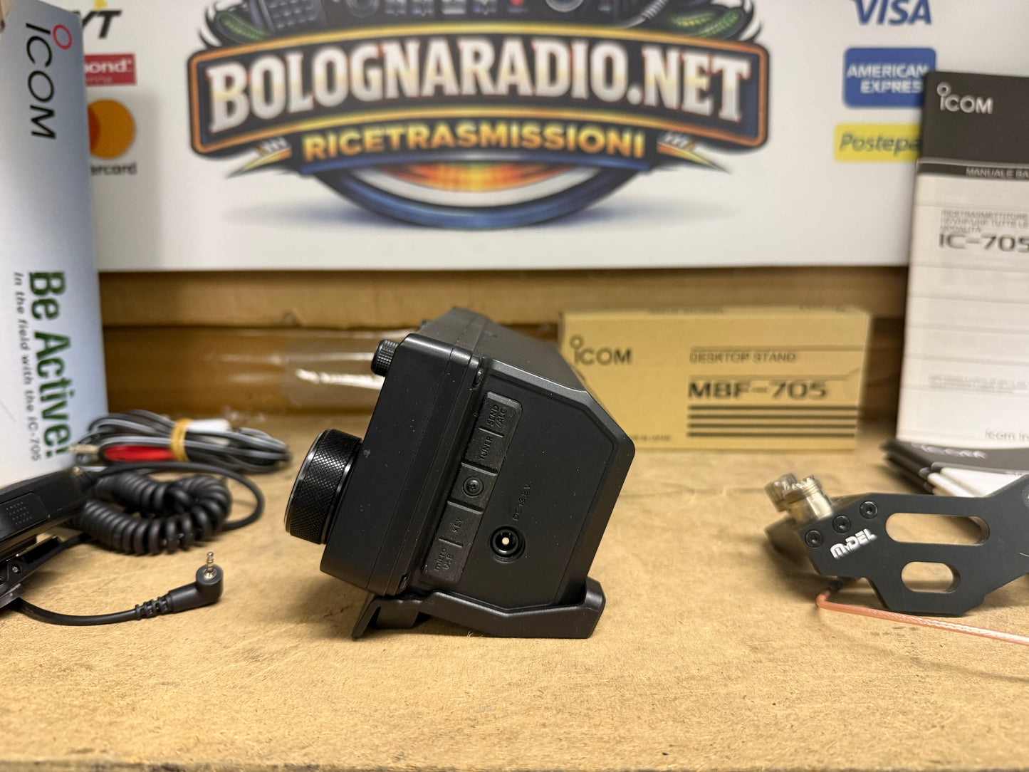 A-1 Icom ic 705 + MBF 705 +  Garanzia 12 mesi pari al nuovo full set