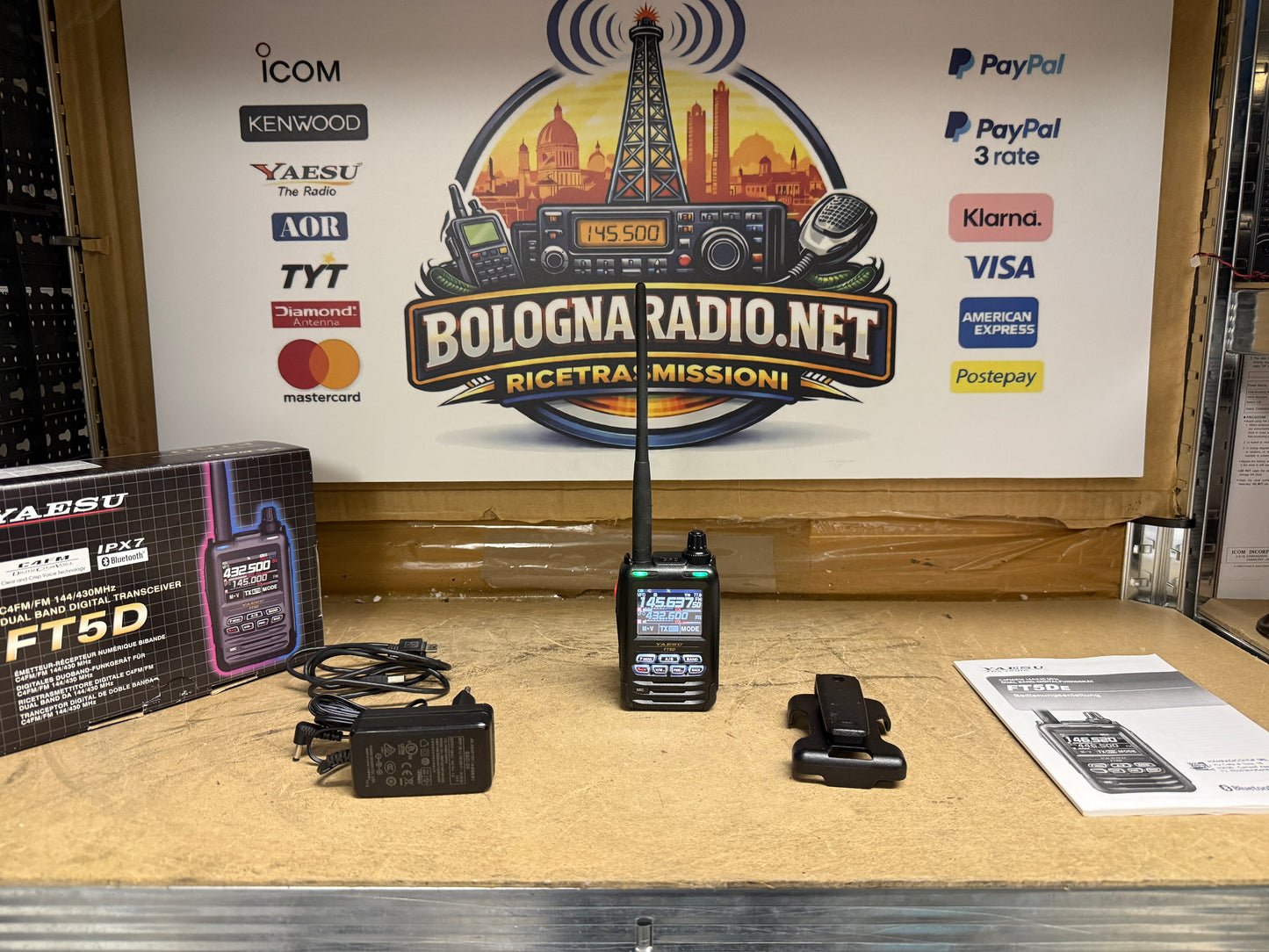 Yaesu FT 5 d pari al nuovo full set Garanzia 12 Mesi