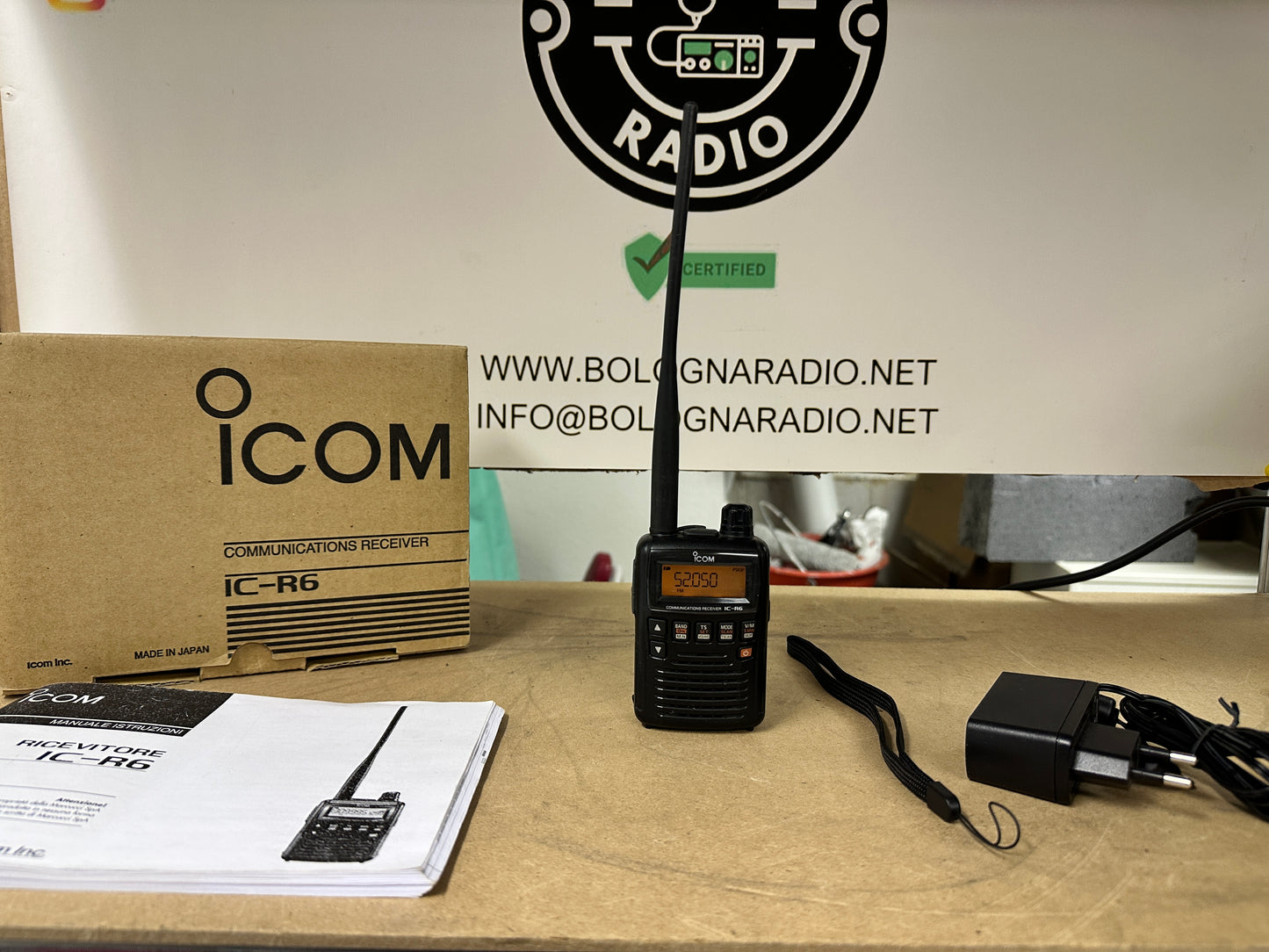 Icom ic r6 full set