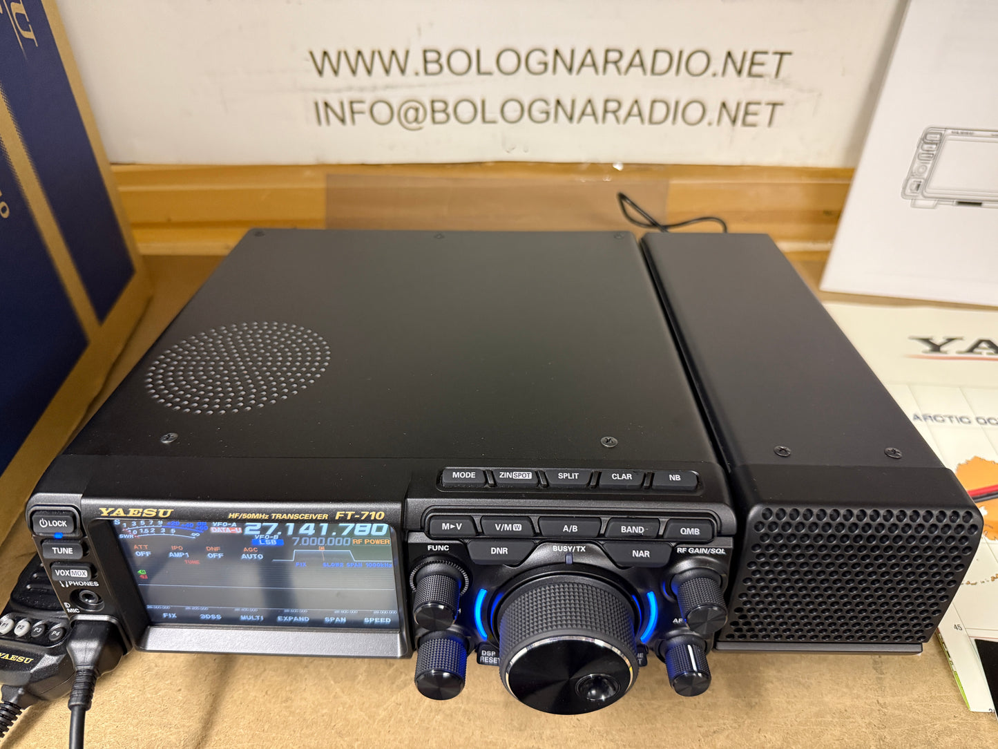 Yaesu FT-710 Aess pari al nuovo + sp40 Garanzia Ufficiale