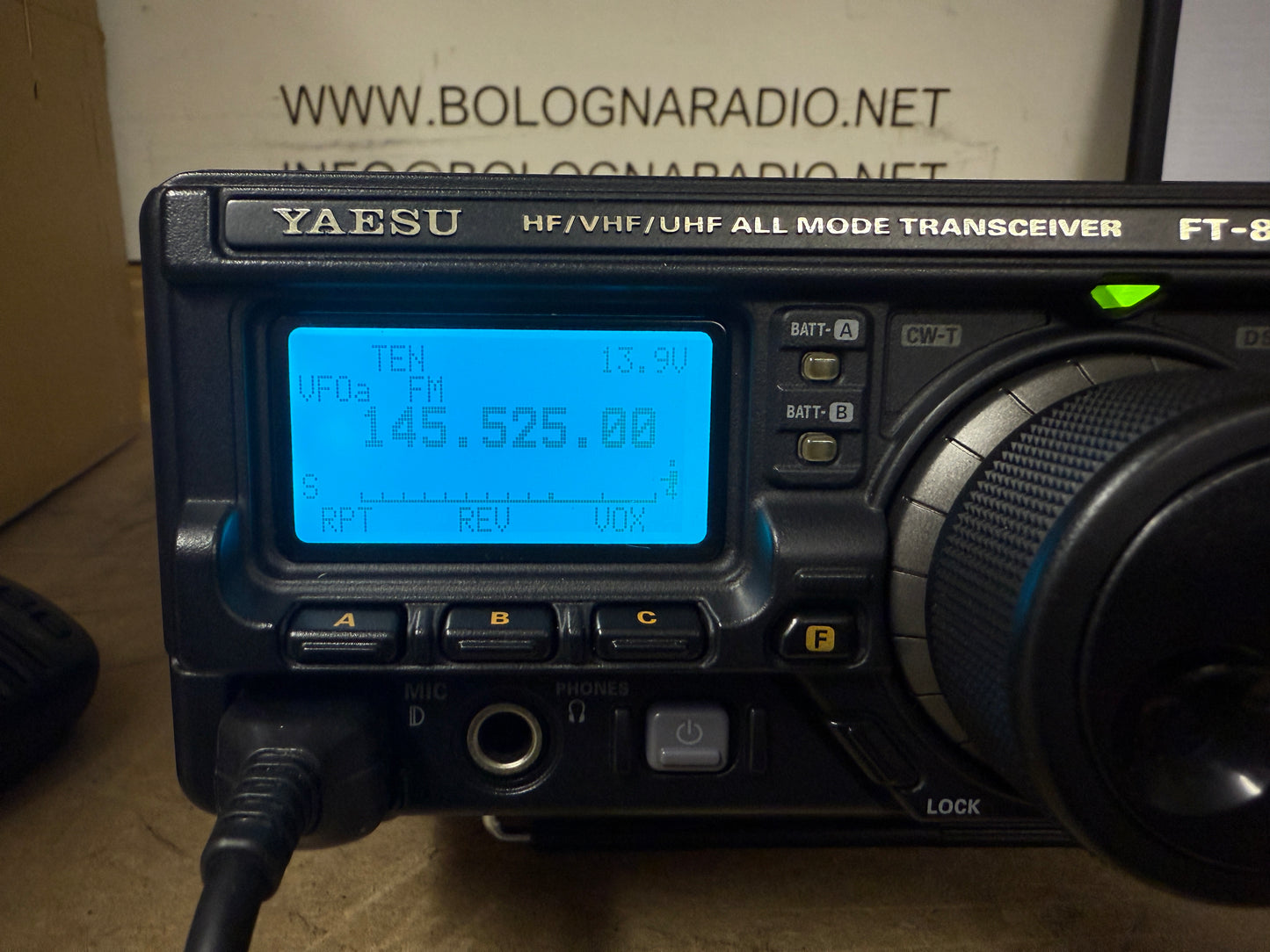 Yaesu FT 897D pari al nuovo Garanzia 12 Mesi Banda espansa imballo originale