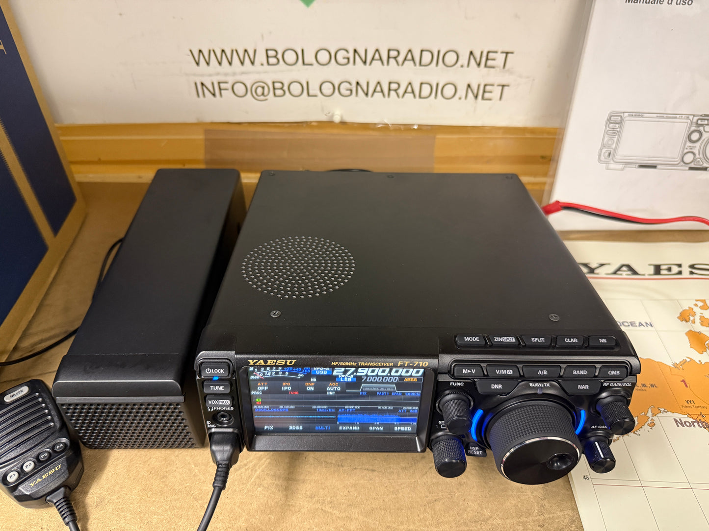 Yaesu FT-710 Aess pari al nuovo + sp40 Garanzia Ufficiale