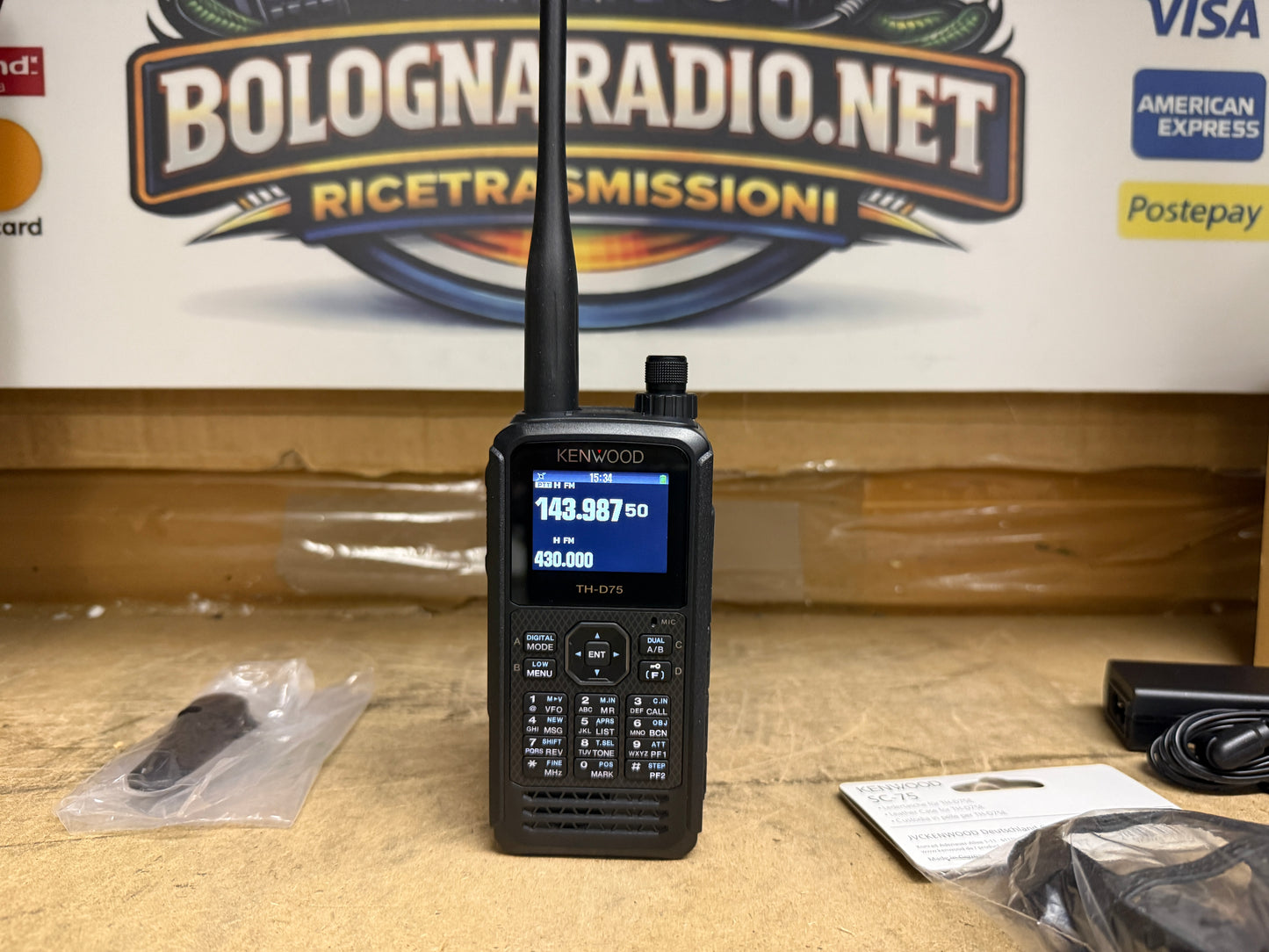 Kenwood TH-D 75 nuovo garanzia ufficiale fino al 07-2030 + accessori