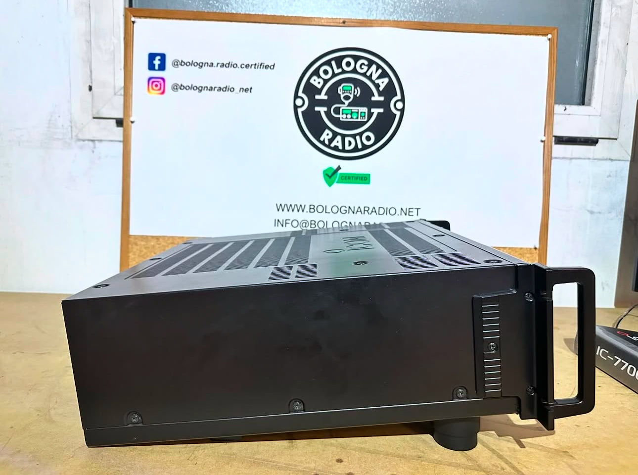 8 icom IC 7700 pari al nuovo