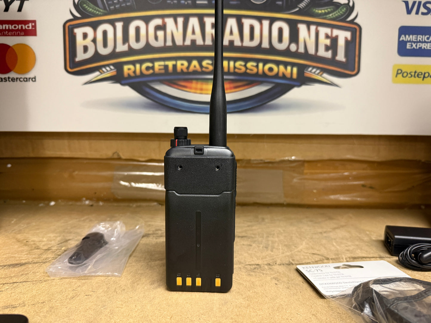 Kenwood TH-D 75 nuovo garanzia ufficiale fino al 07-2030 + accessori