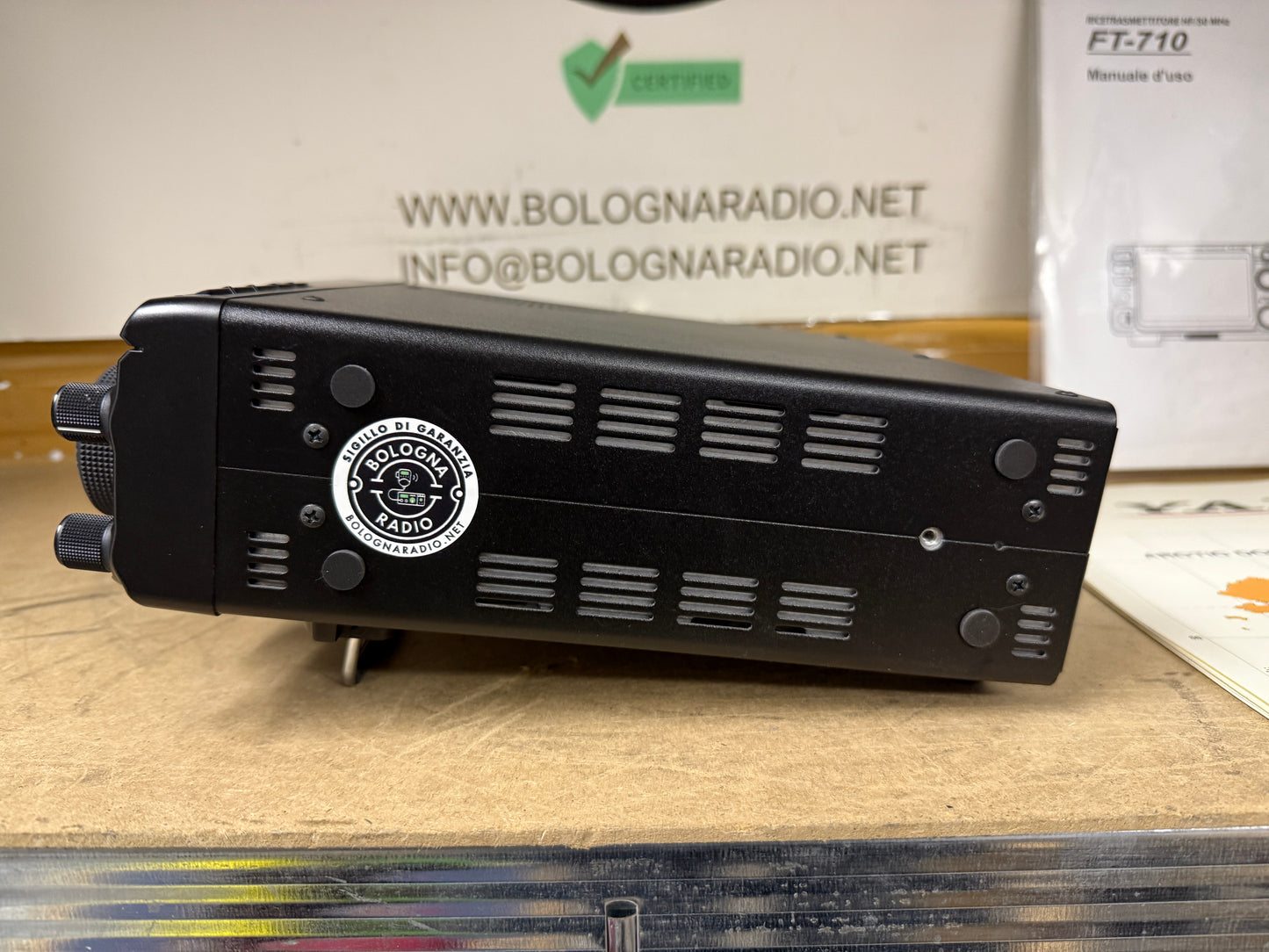 Yaesu FT-710 Aess pari al nuovo + sp40 Garanzia Ufficiale